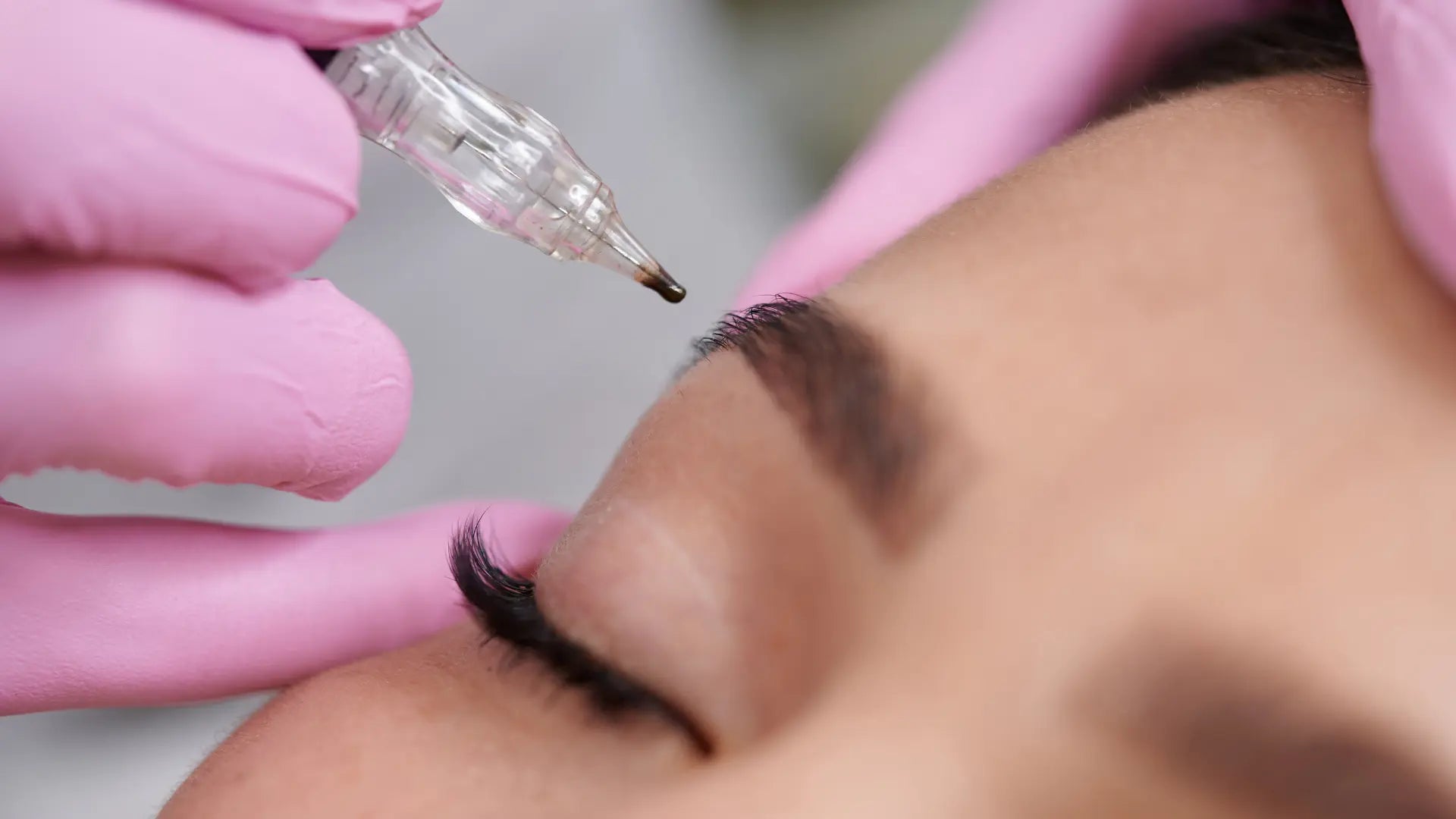 Microblading: El Tratamiento que Está Transformando las Cejas con Resultados Naturales y Duraderos